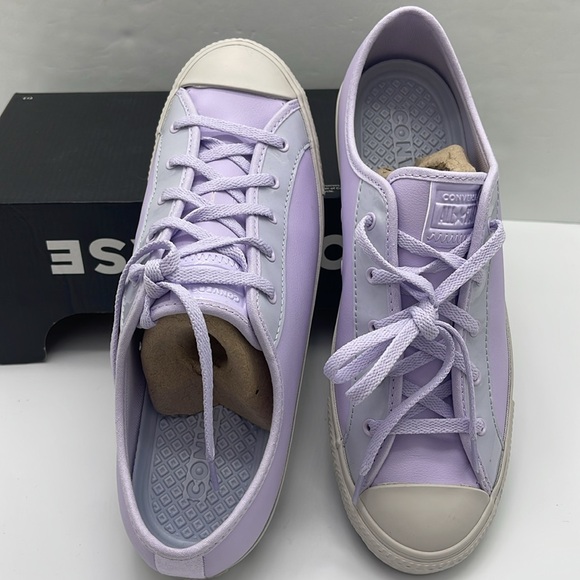 Converse WMNS A03066C CTAS DAINTY OX
VAPOR VIOLET/GHOSTED
Sneakers Chuck Taylor - Picture 12 of 16